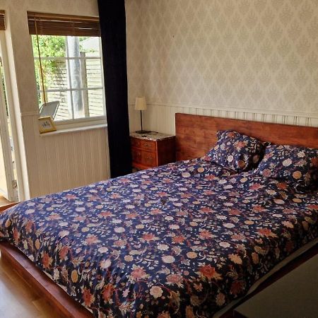 Bla Rummet - Rum Naera Bad Och Centrum - Saengklaeder & Handdukar Ingar Färjestaden Esterno foto